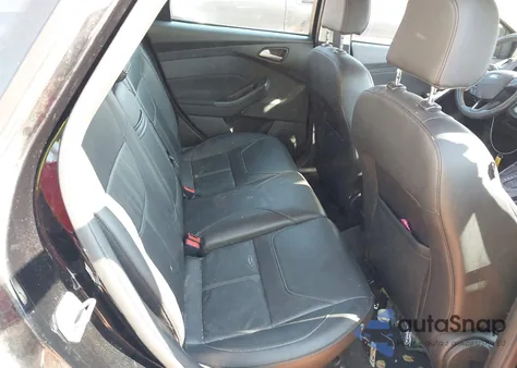 2016 Ford Focus Se z USA, uszkodzony, nr VIN 1FADP3K23GL257410